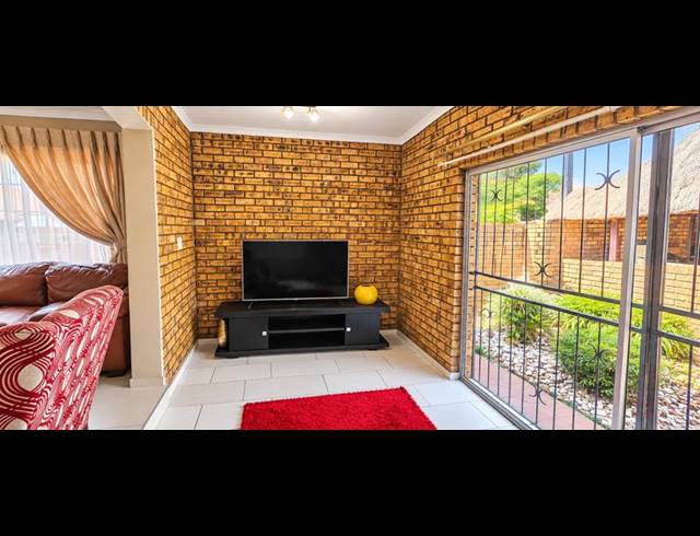 3 BEDROOM HOUSE FOR SALE IN AMBERFIELD